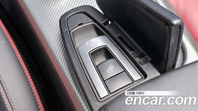 Mercedes-Benz SLC-Class 2017 — photo 11