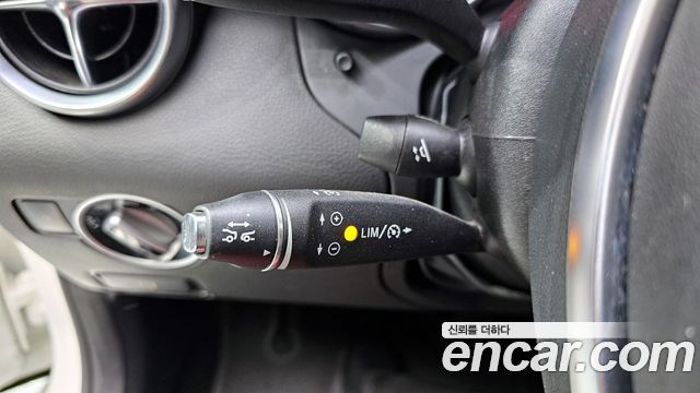 Mercedes-Benz SLC-Class 2017 — photo 17