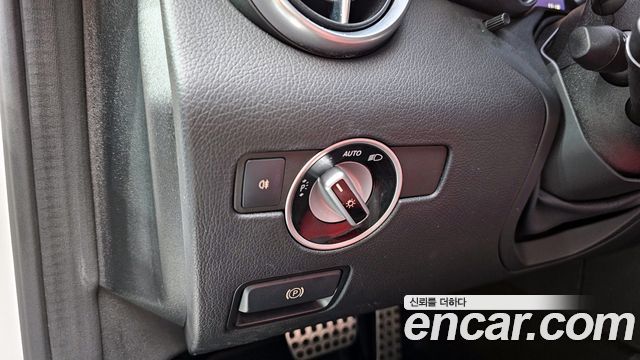 Mercedes-Benz SLC-Class 2017 — photo 19