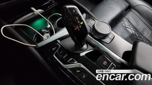 BMW 5-Series 2021 — photo 9