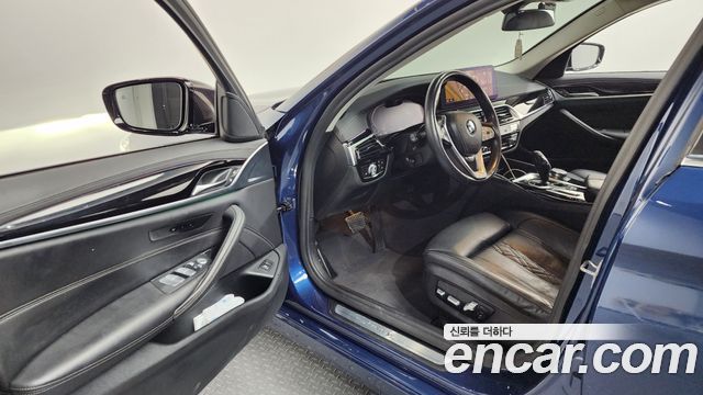 BMW 5-Series 2021 — photo 10