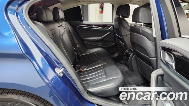 BMW 5-Series 2021 — photo 11