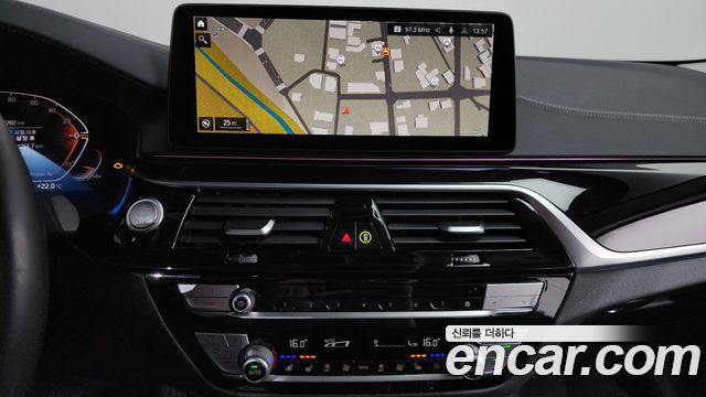 BMW 5-Series 2021 — photo 12