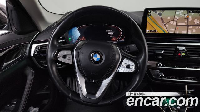 BMW 5-Series 2021 — photo 13