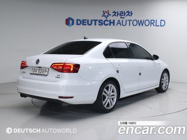 Volkswagen Jetta 2015 — photo 2