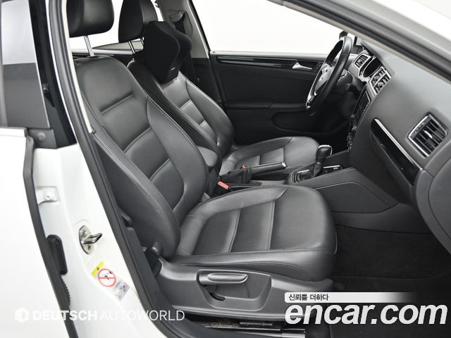 Volkswagen Jetta 2015 — photo 10