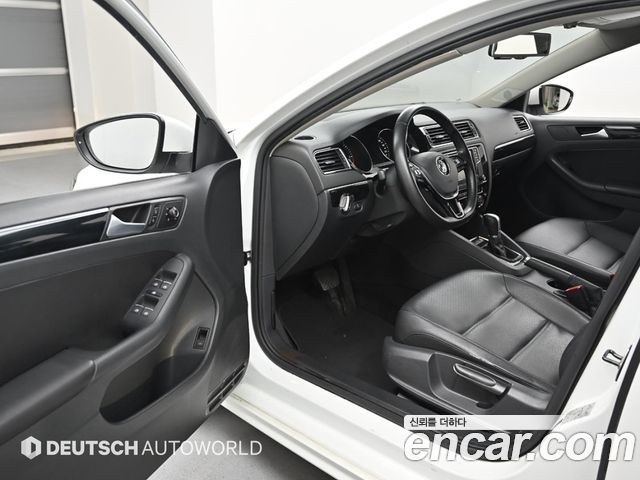 Volkswagen Jetta 2015 — photo 11