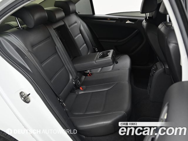 Volkswagen Jetta 2015 — photo 12