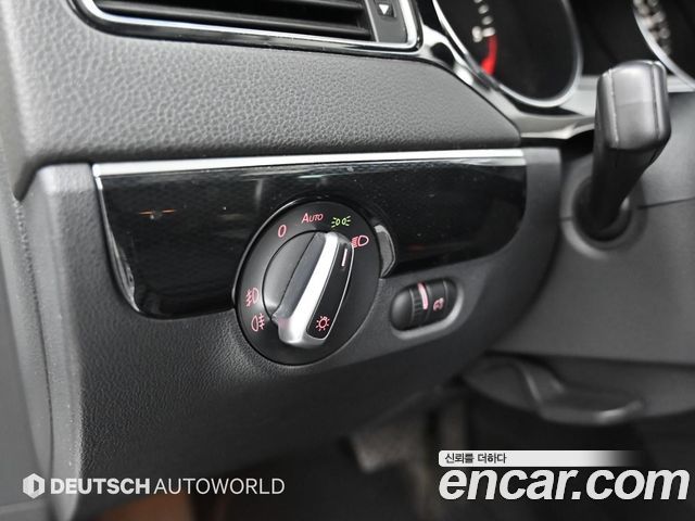 Volkswagen Jetta 2015 — photo 16