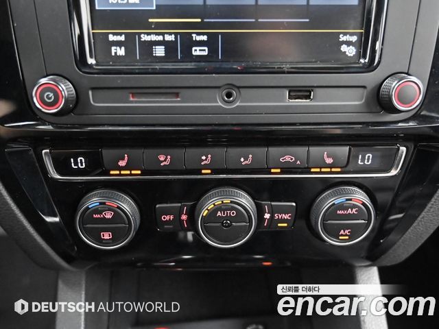 Volkswagen Jetta 2015 — photo 17