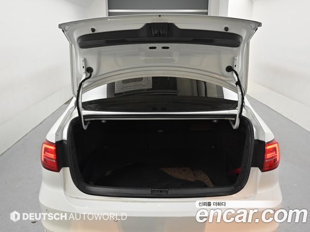 Volkswagen Jetta 2015 — photo 19