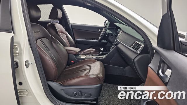 Kia K5 2017 — photo 11