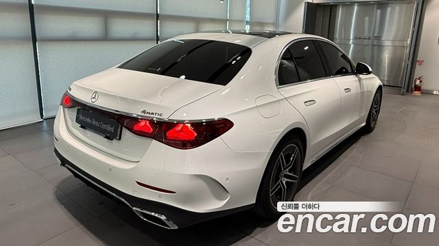 Mercedes-Benz E-Class 2025 — photo 2