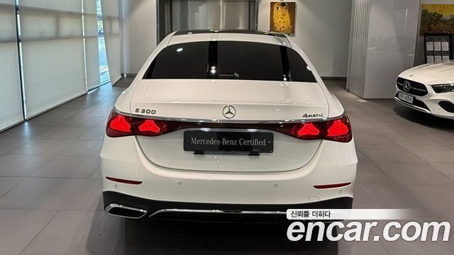Mercedes-Benz E-Class 2025 — photo 4