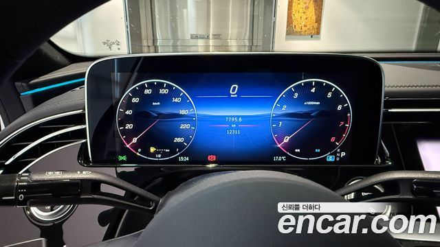 Mercedes-Benz E-Class 2025 — photo 6