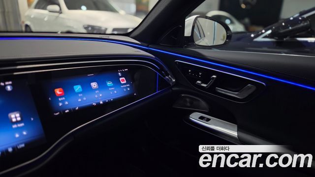 Mercedes-Benz E-Class 2025 — photo 8