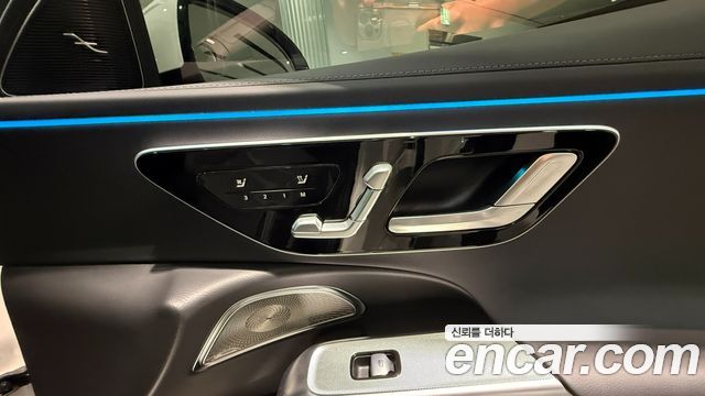 Mercedes-Benz E-Class 2025 — photo 10