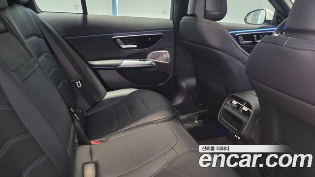 Mercedes-Benz E-Class 2025 — photo 11