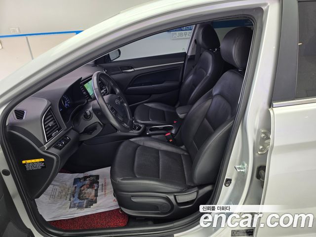 Hyundai AVANTE 2016 — photo 10