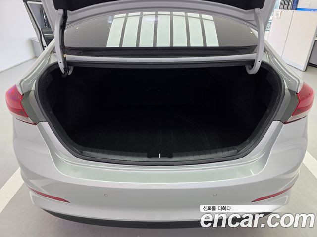 Hyundai AVANTE 2016 — photo 11