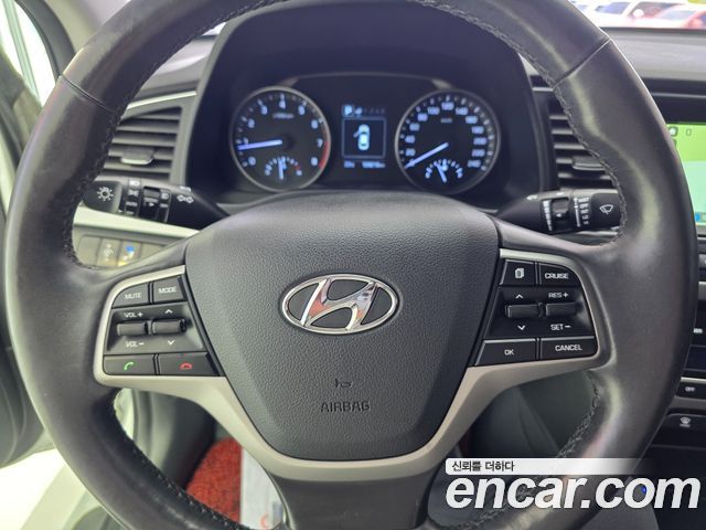 Hyundai AVANTE 2016 — photo 17