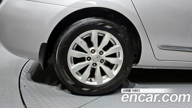 Kia Carens 2013 — photo 5
