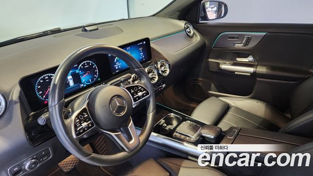 Mercedes-Benz GLA-Class 2021 — photo 9