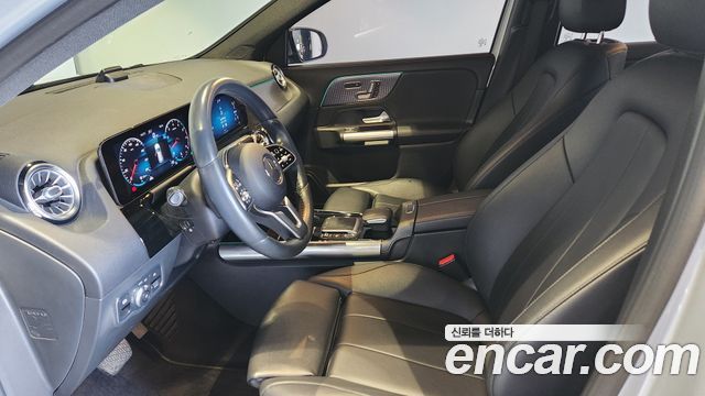 Mercedes-Benz GLA-Class 2021 — photo 14