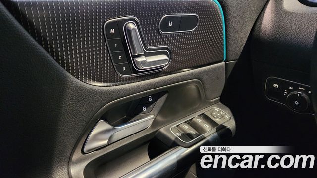 Mercedes-Benz GLA-Class 2021 — photo 15