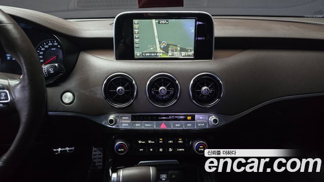 Kia Stinger 2018 — photo 14