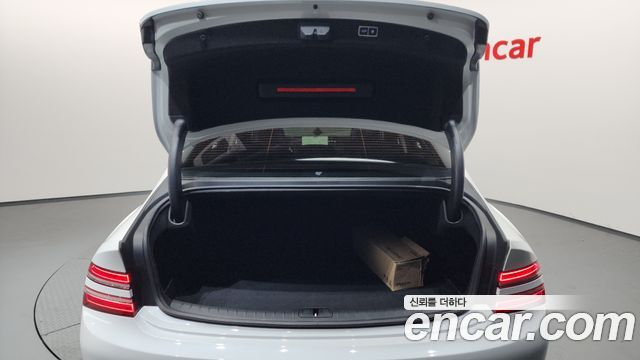 Genesis G80 2022 — photo 26