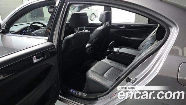 Hyundai Genesis 2013 — photo 11