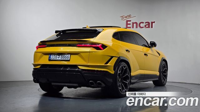 Lamborghini Urus 2024 — photo 2