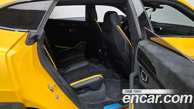 Lamborghini Urus 2024 — photo 11