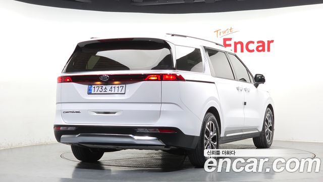 Kia Canival 2021 — photo 2