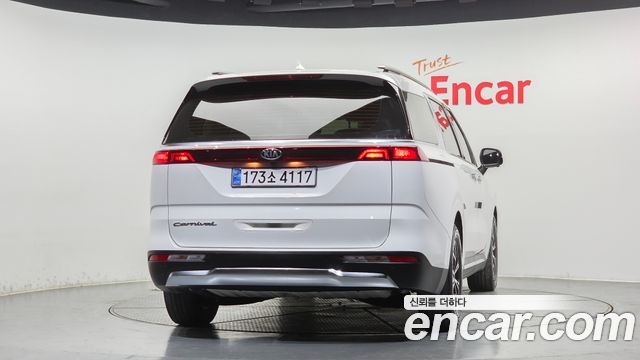 Kia Canival 2021 — photo 4