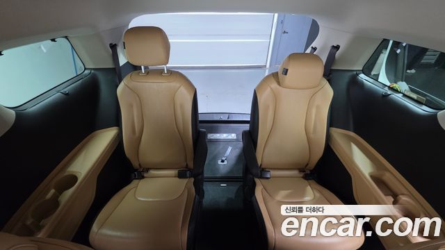 Kia Canival 2021 — photo 19