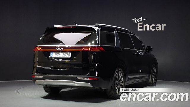 Kia Canival 2023 — photo 2