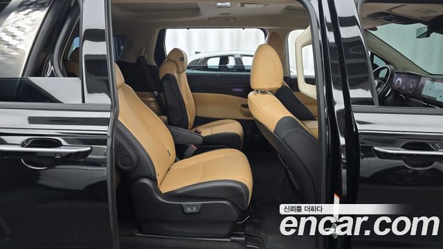 Kia Canival 2023 — photo 11