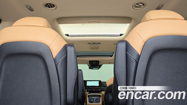Kia Canival 2023 — photo 15