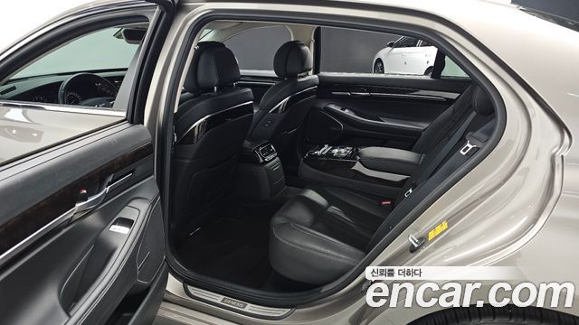 Genesis G90 2019 — photo 18