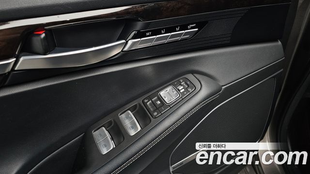 Genesis G90 2019 — photo 23