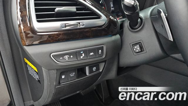 Genesis G90 2019 — photo 24