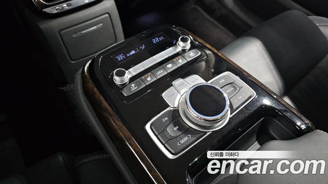 Genesis G90 2019 — photo 25