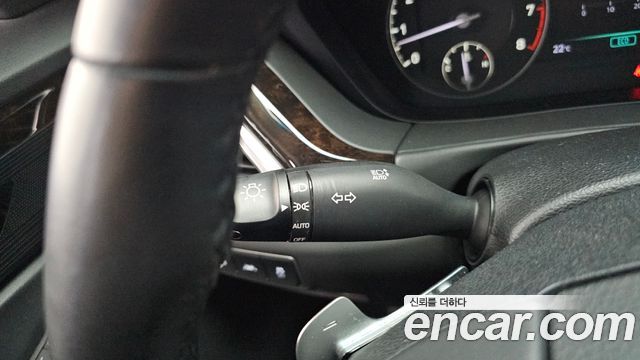Genesis G90 2019 — photo 29