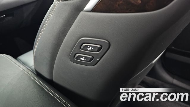 Genesis G90 2019 — photo 32