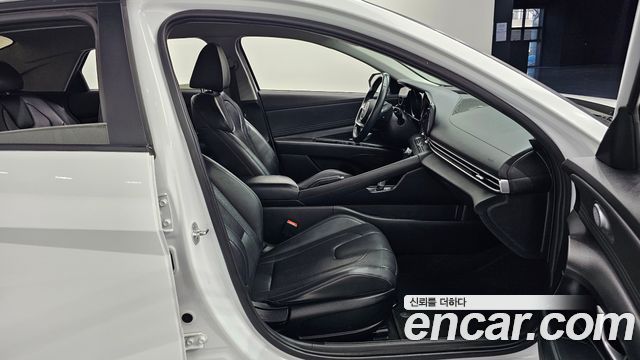 Hyundai AVANTE 2021 — photo 17