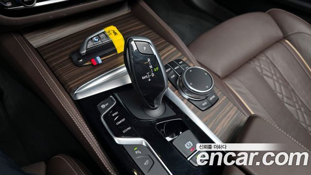 BMW 5-Series 2017 — photo 12