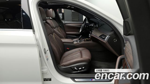 BMW 5-Series 2017 — photo 17