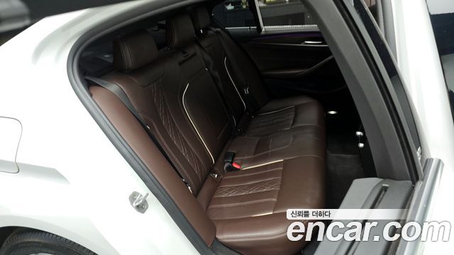 BMW 5-Series 2017 — photo 18